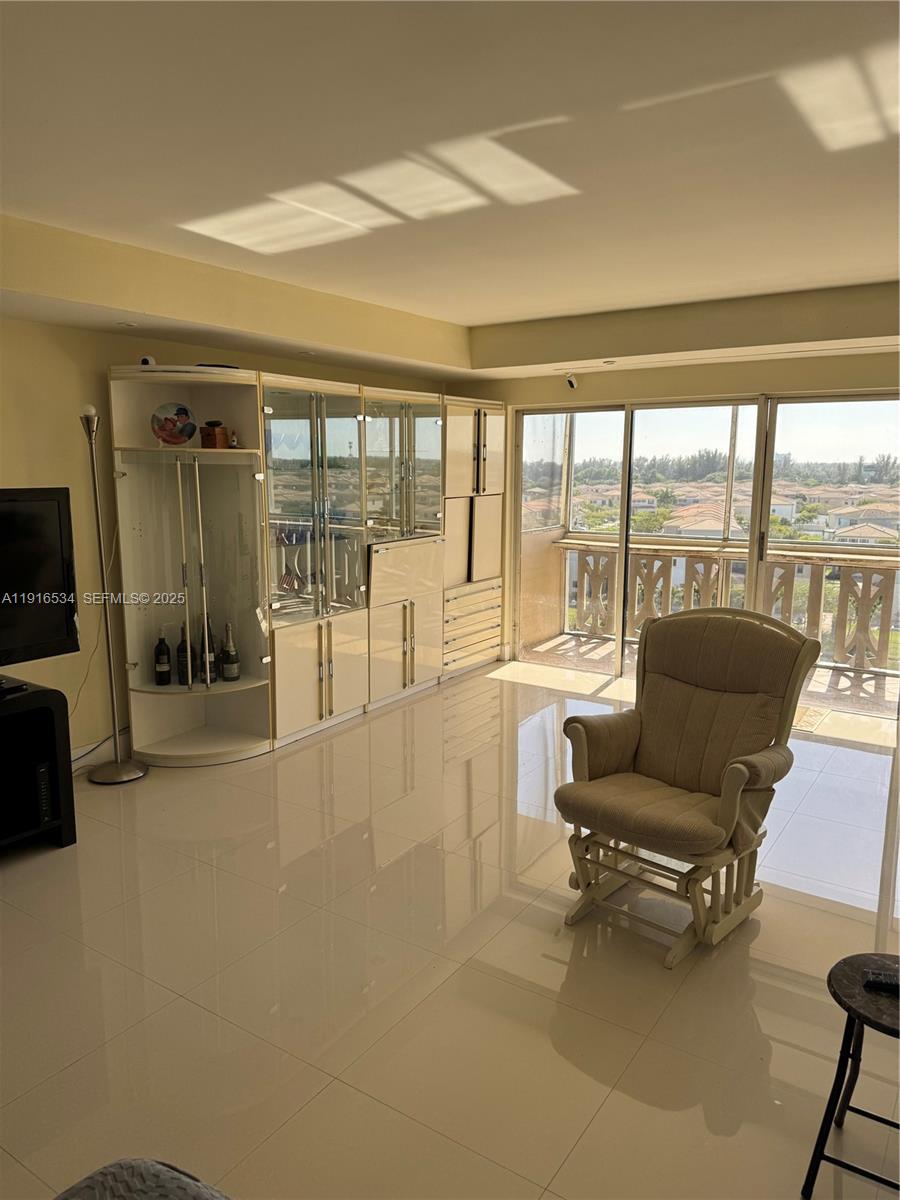 CANONGATE CONDO NO ONE - Residential