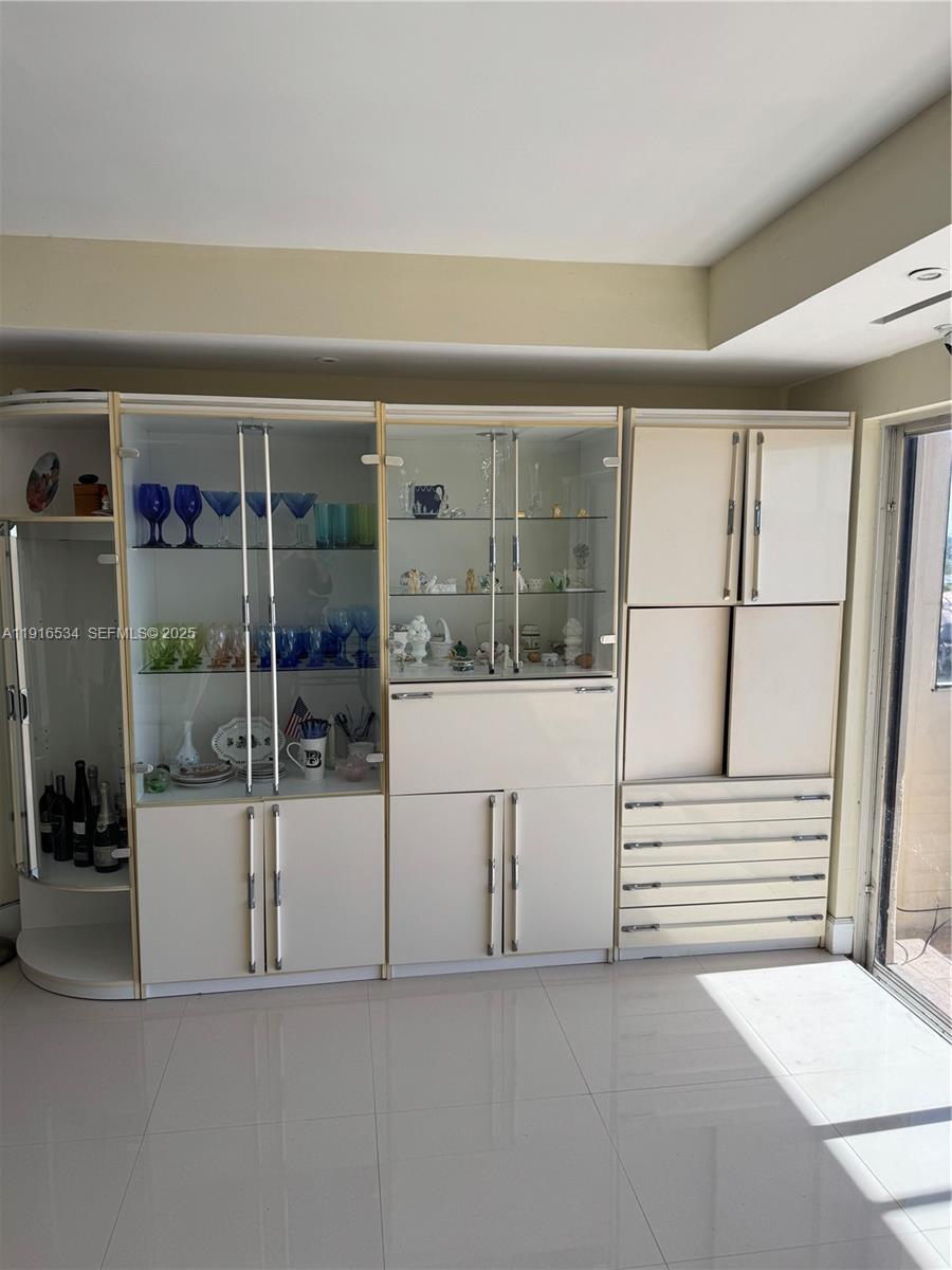 CANONGATE CONDO NO ONE - Residential
