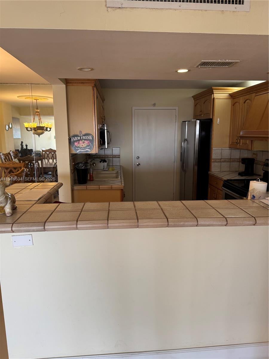 CANONGATE CONDO NO ONE - Residential