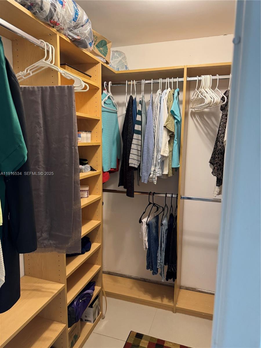 CANONGATE CONDO NO ONE - Residential
