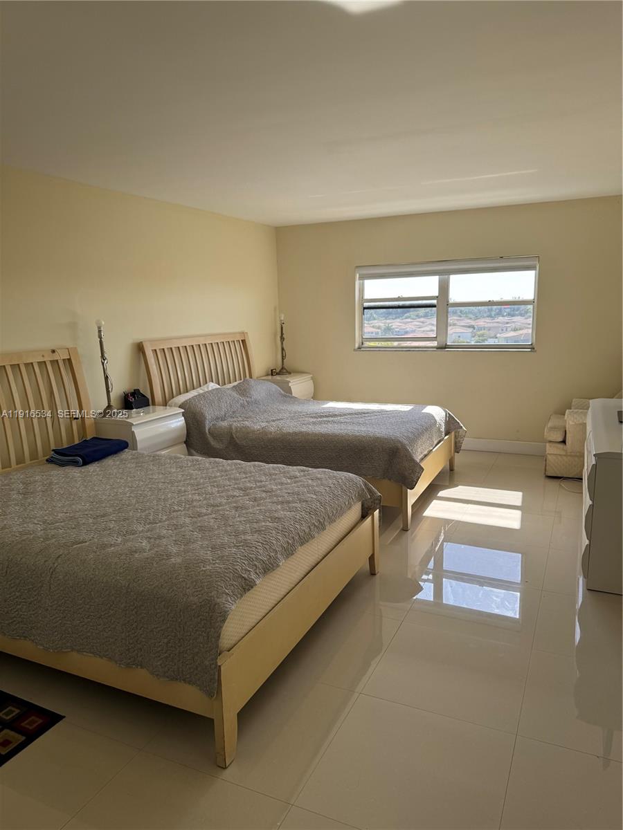 CANONGATE CONDO NO ONE - Residential