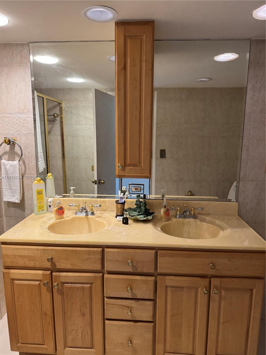 CANONGATE CONDO NO ONE - Residential