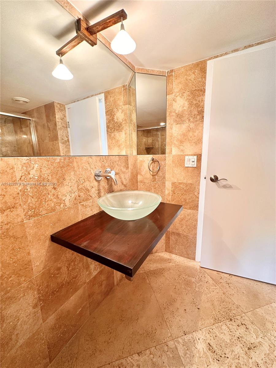 VENETIA CONDO - Residential Lease