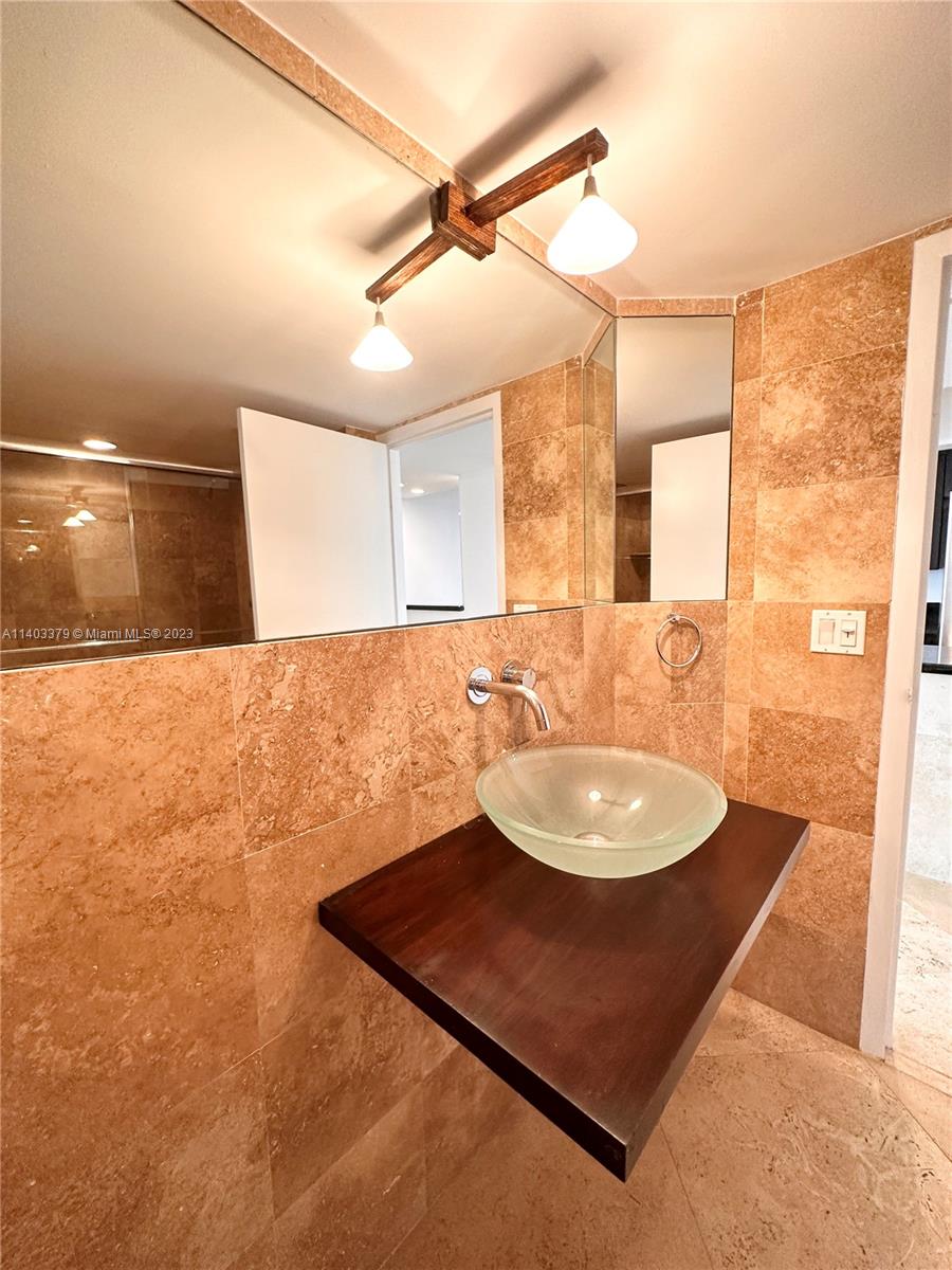 VENETIA CONDO - Residential Lease