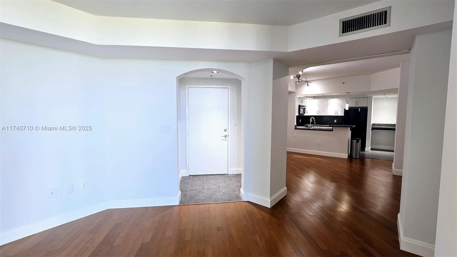 Stunning 2bed - 2bath apartment with a split floor plan, featuring a remodeled kitchen, granite countertops, brand new flooring in bedrooms. Breathtaking views from nearly every room, full-size washer and dryer. Perfectly located in the heart of Fort Lauderdale. This exceptional apartment offers access to a host of upgraded amenities, including a newly remodeled lobby, movie theater, resort-style pool with cabanas and jacuzzi, pool, ping pong, BBQ area on the pool deck. Car vacuum and tire air station, bike storage, 24/7 valet parking and front desk attendance. Walking distance to Las Olas Blvd, restaurants, shops, just minutes from Fort Lauderdale Beaches, FLL Airport, and Brightline Station. Excellent landlord makes this a must-see opportunity!