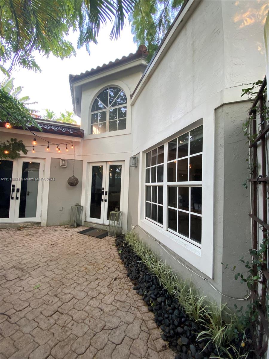 PEARLS IN THE GROVE CONDO - Residential Lease