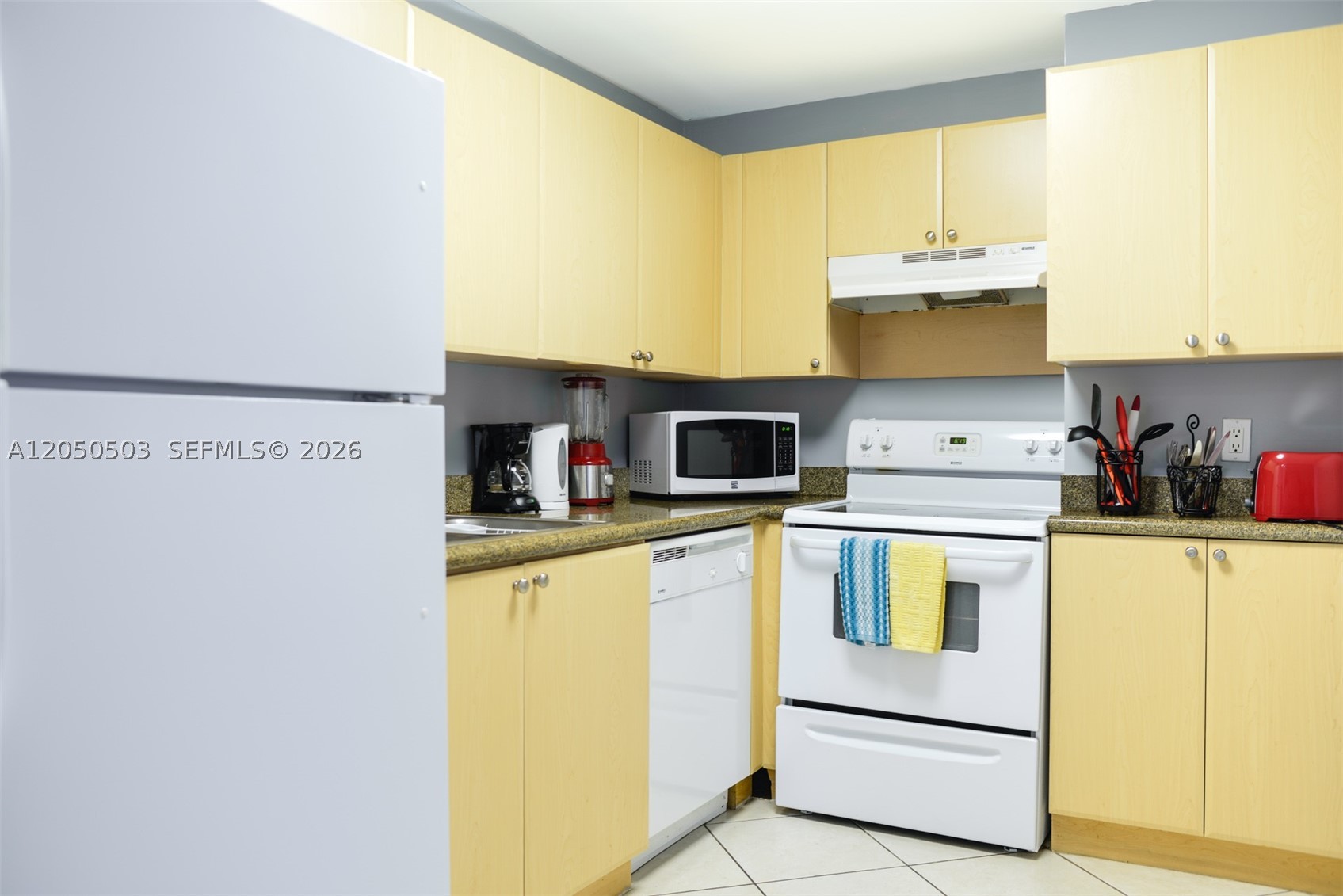 SHAMROCK BY THE GABLES CO - Residential Lease