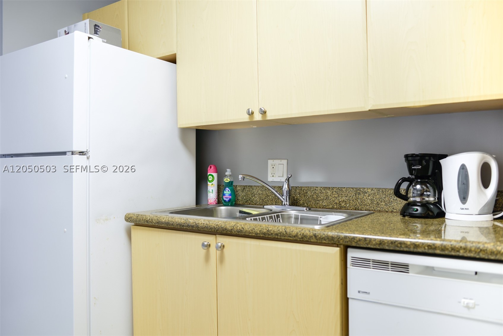 SHAMROCK BY THE GABLES CO - Residential Lease