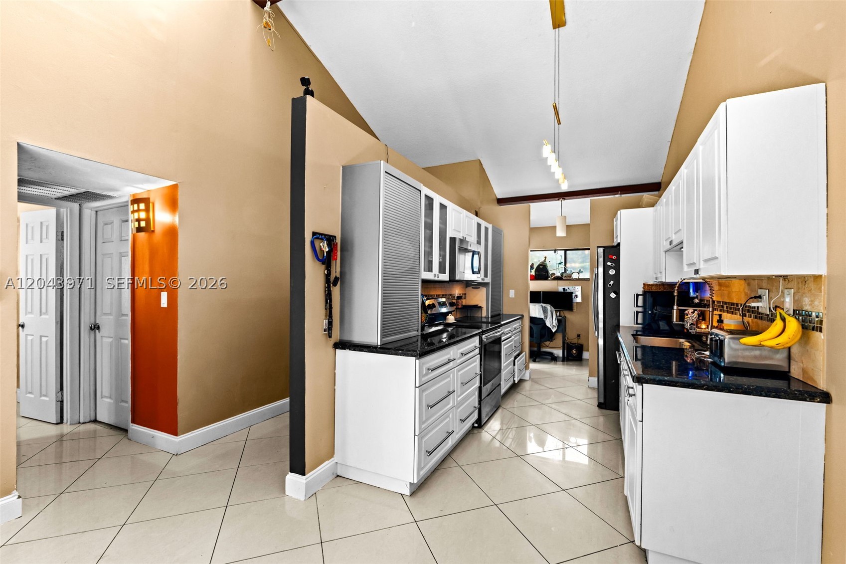 OMEGA VILLAS 3 CONDO - Residential