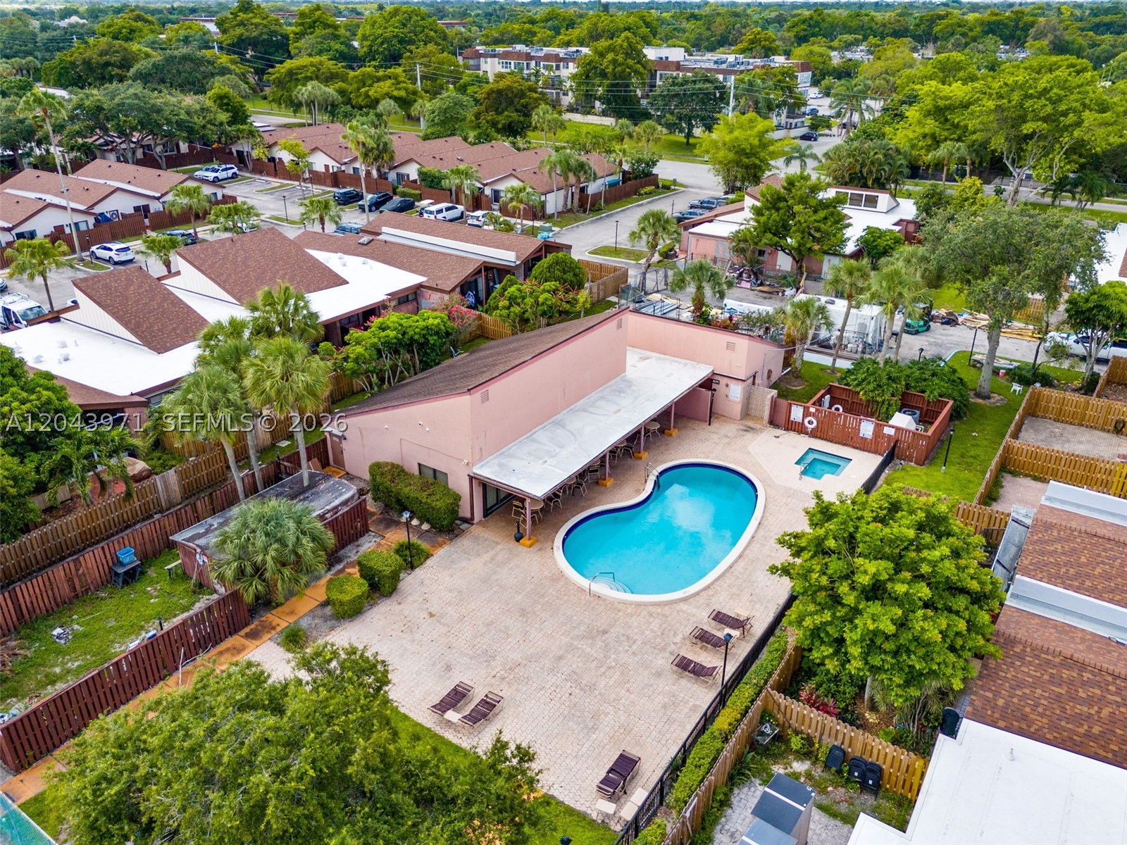 OMEGA VILLAS 3 CONDO - Residential
