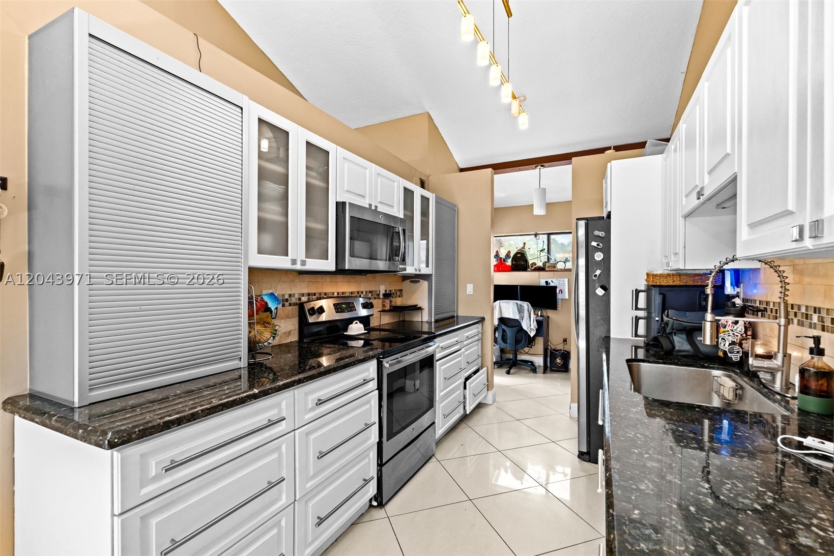 OMEGA VILLAS 3 CONDO - Residential