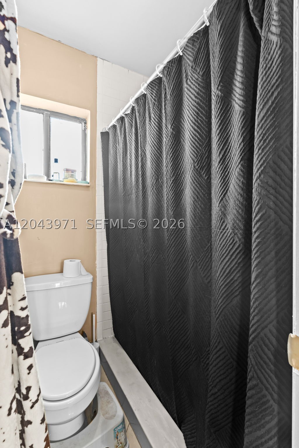 OMEGA VILLAS 3 CONDO - Residential