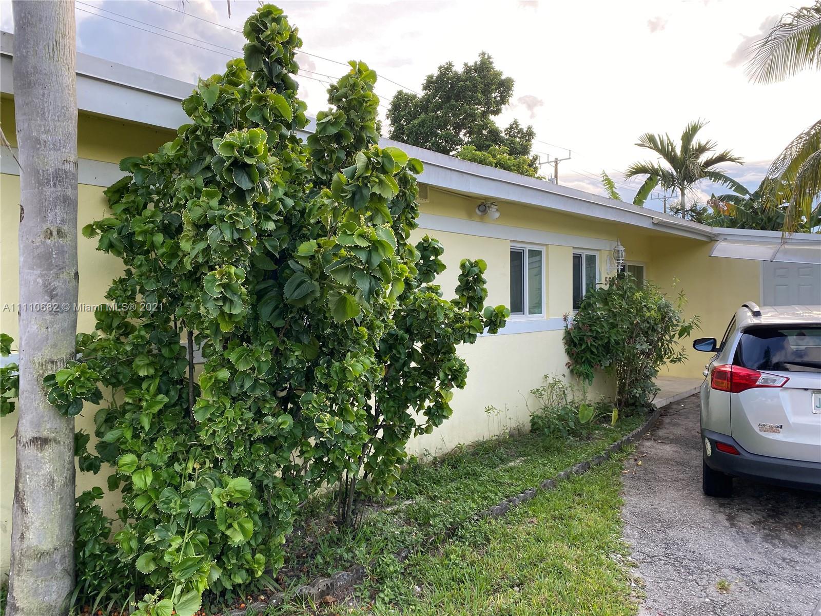 This is a 3/2 pool home with a separate additional 1/1 efficiency that is currently rented with separate entrance. Seller is very motivated. All offers will be presented.