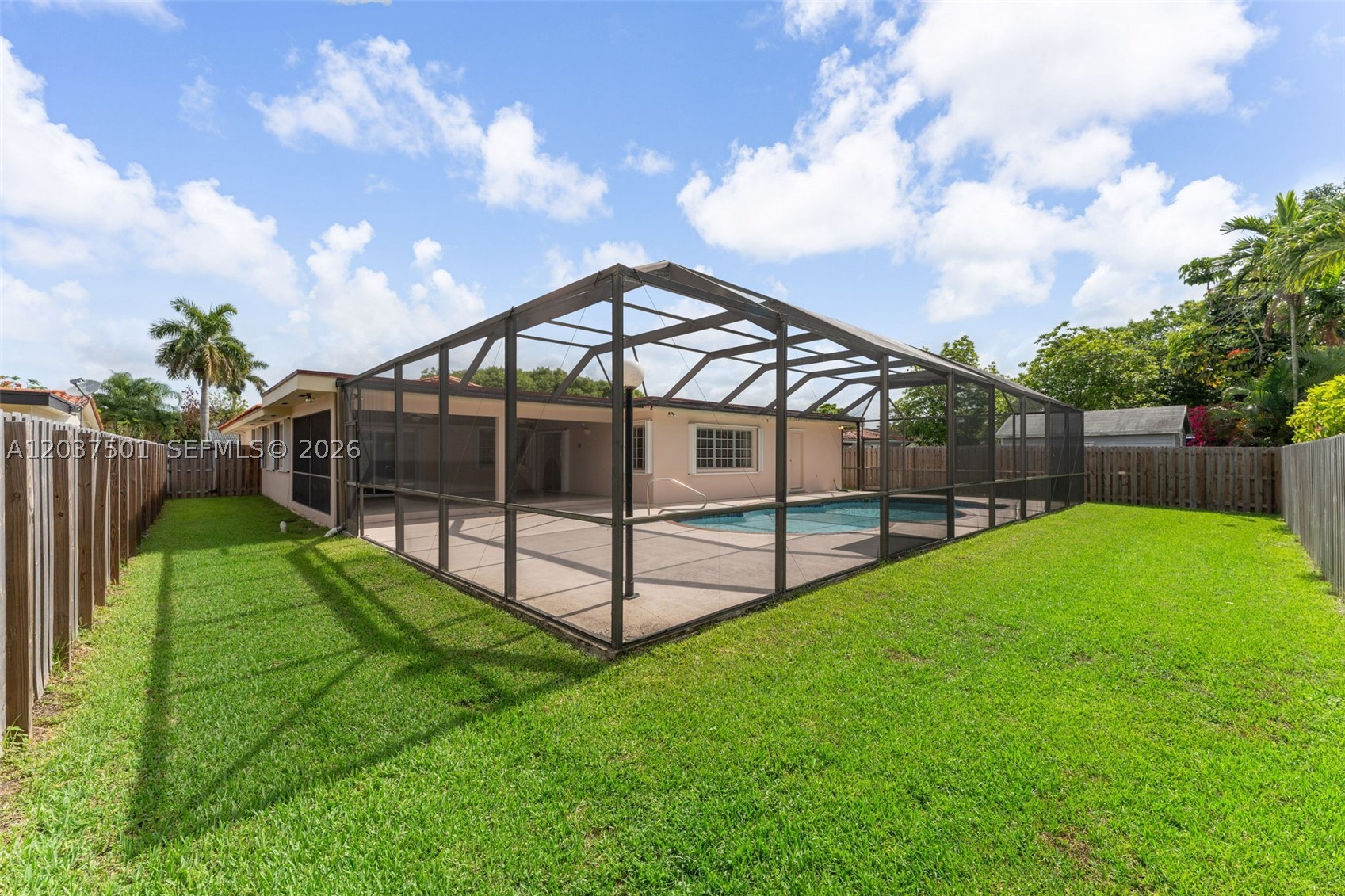 FAIRFIELD MANORS - Residential