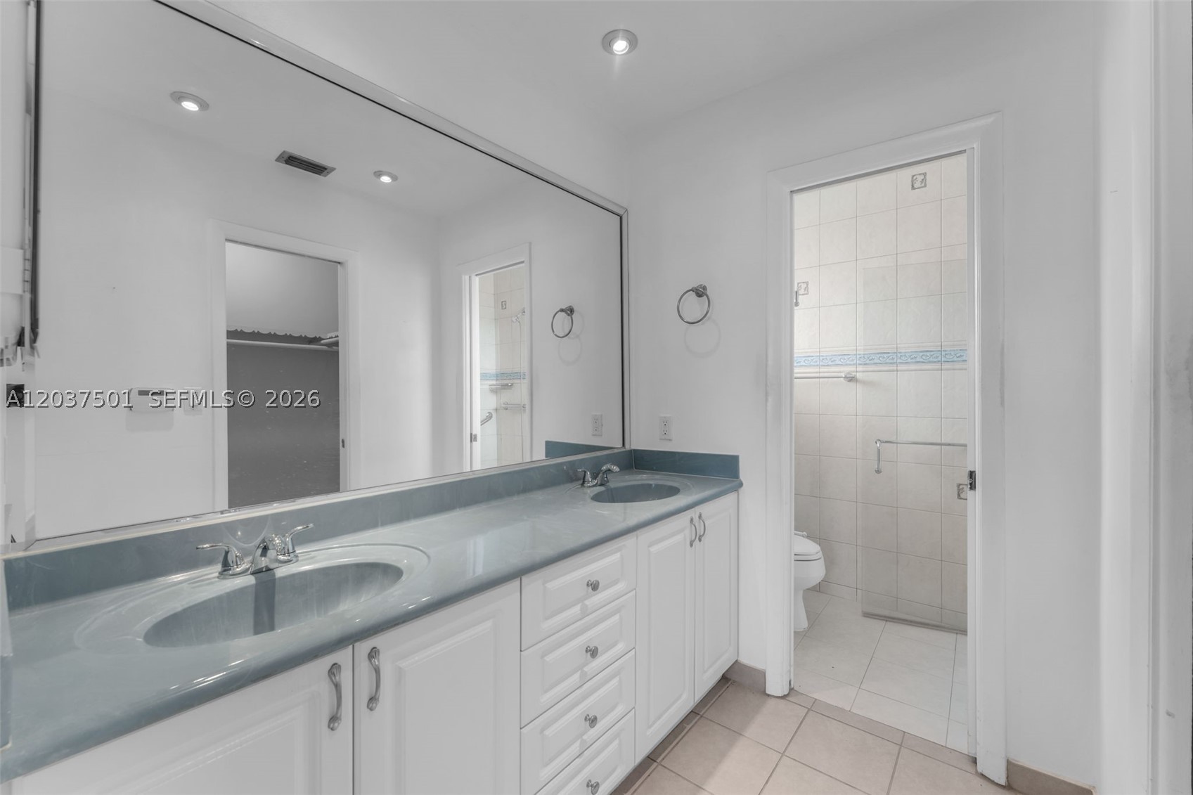 FAIRFIELD MANORS - Residential