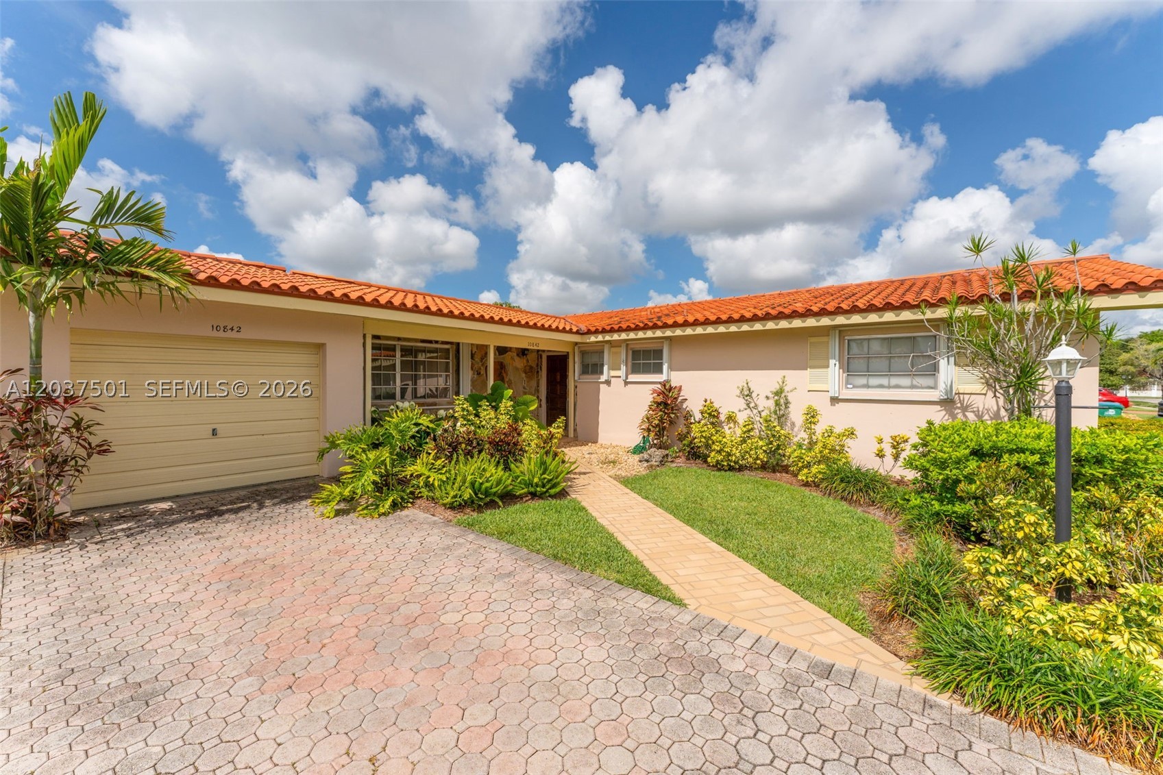 FAIRFIELD MANORS - Residential