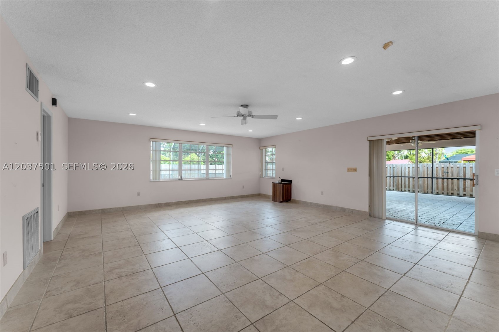 FAIRFIELD MANORS - Residential