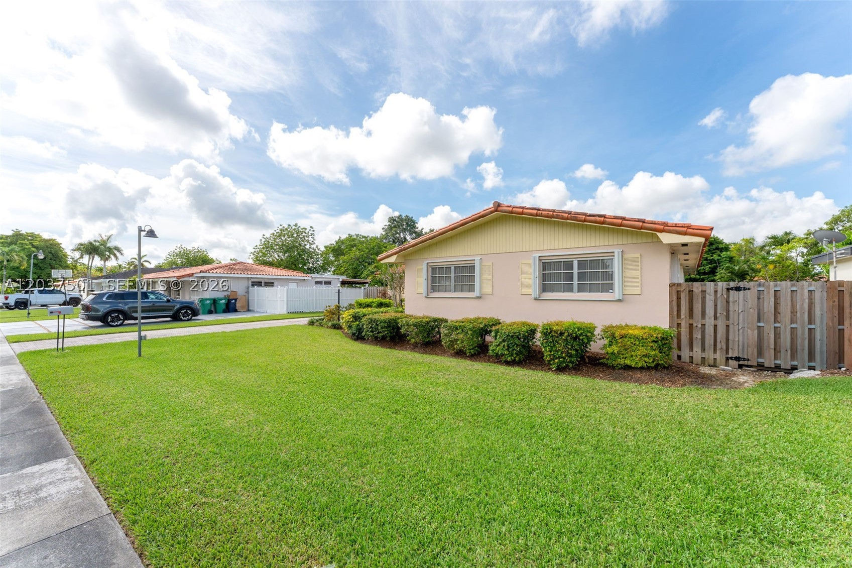 FAIRFIELD MANORS - Residential