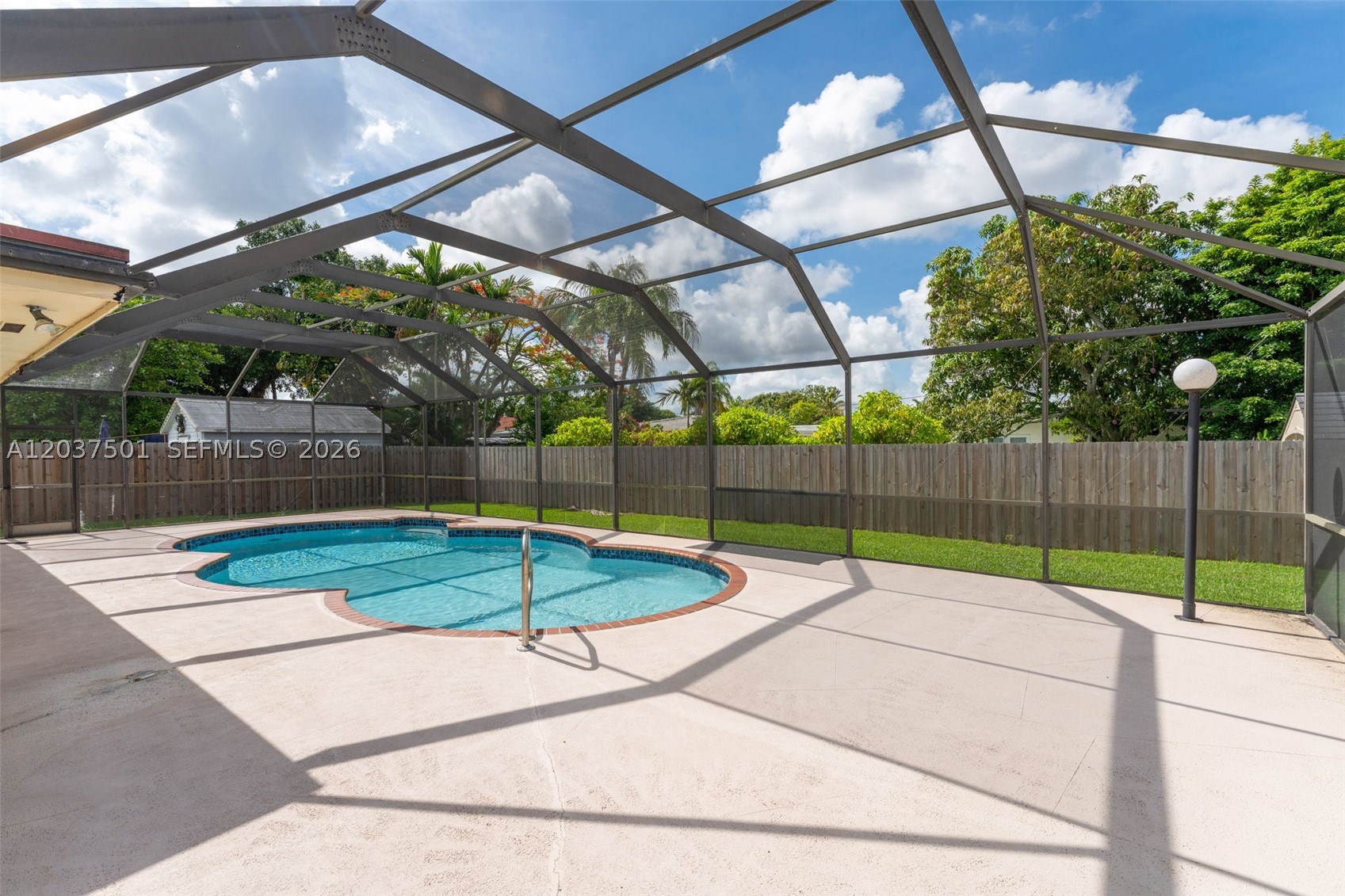 FAIRFIELD MANORS - Residential