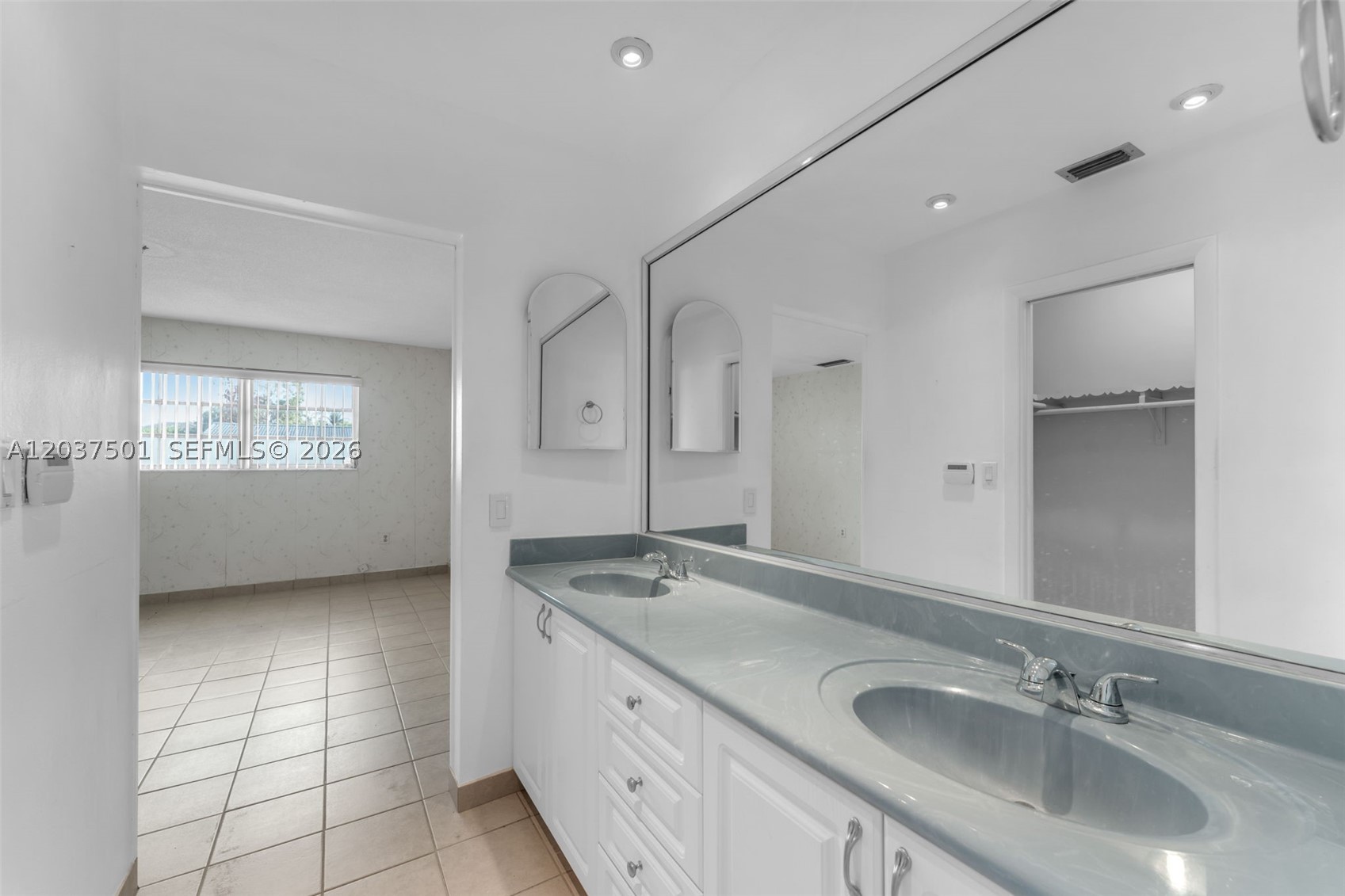 FAIRFIELD MANORS - Residential