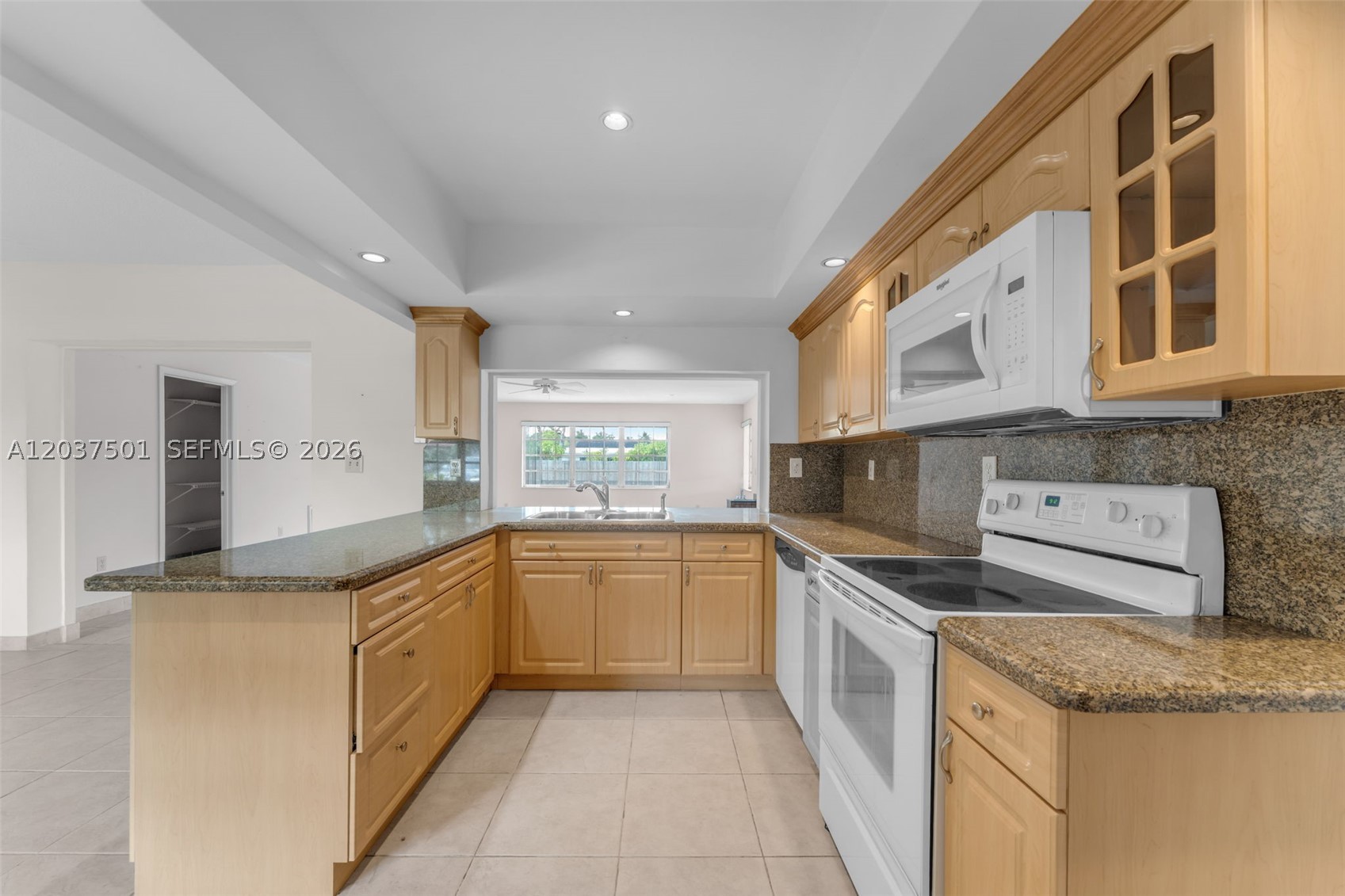 FAIRFIELD MANORS - Residential