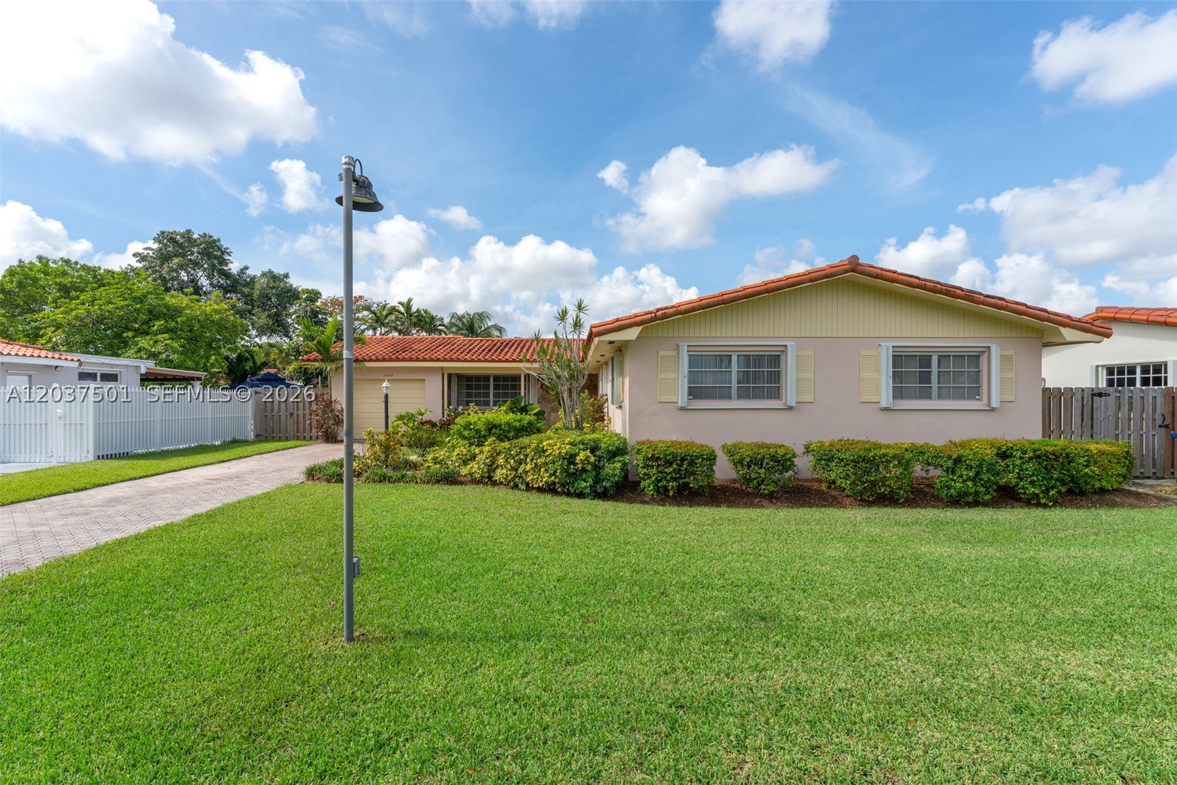 FAIRFIELD MANORS - Residential