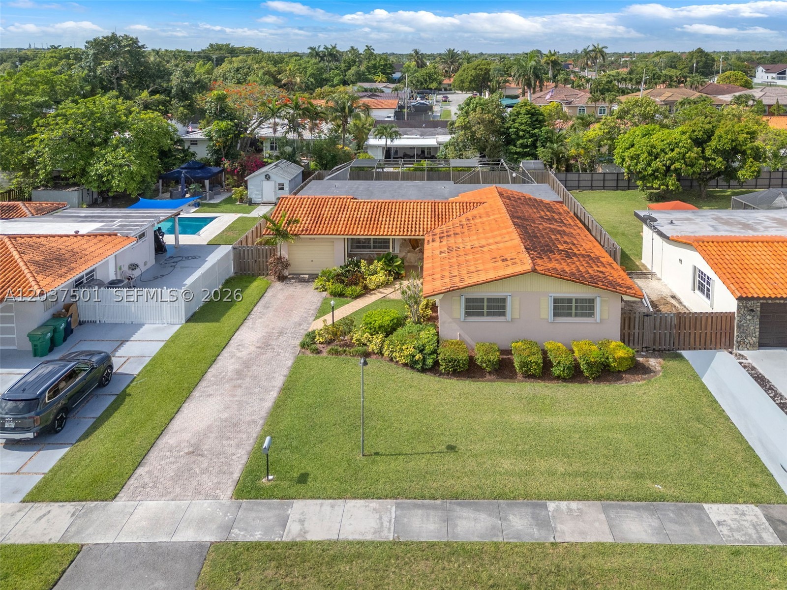 FAIRFIELD MANORS - Residential