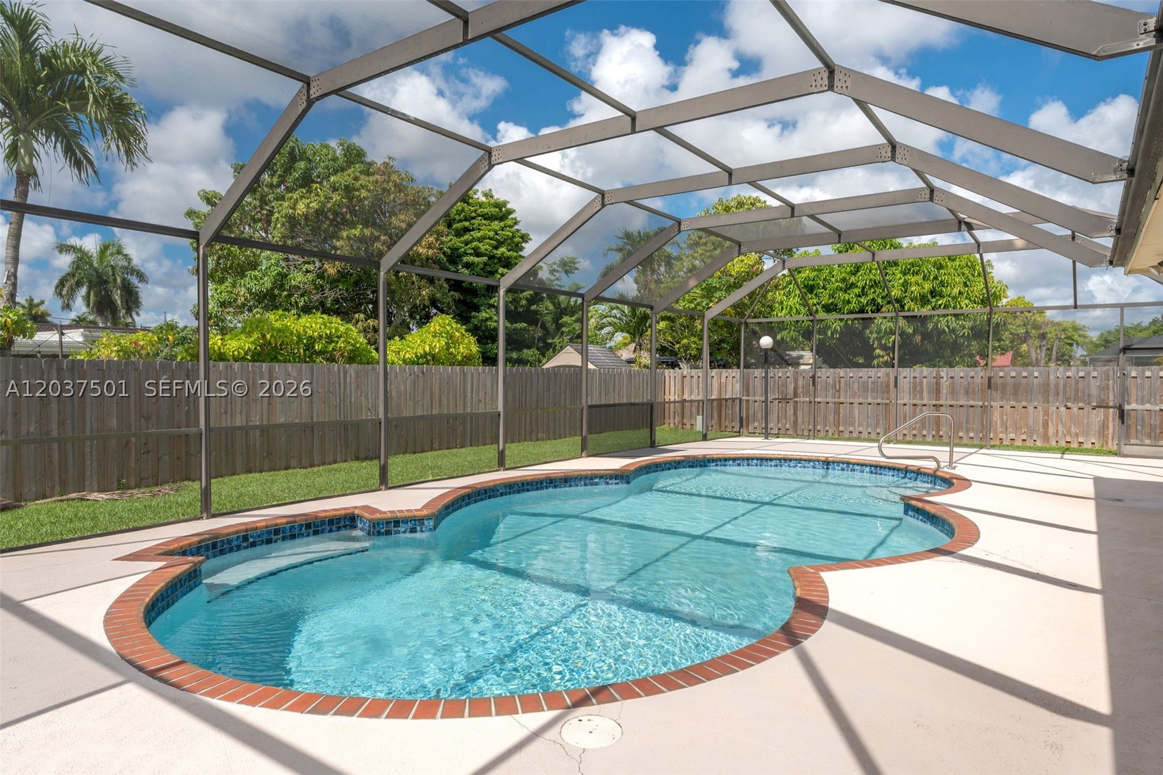 FAIRFIELD MANORS - Residential