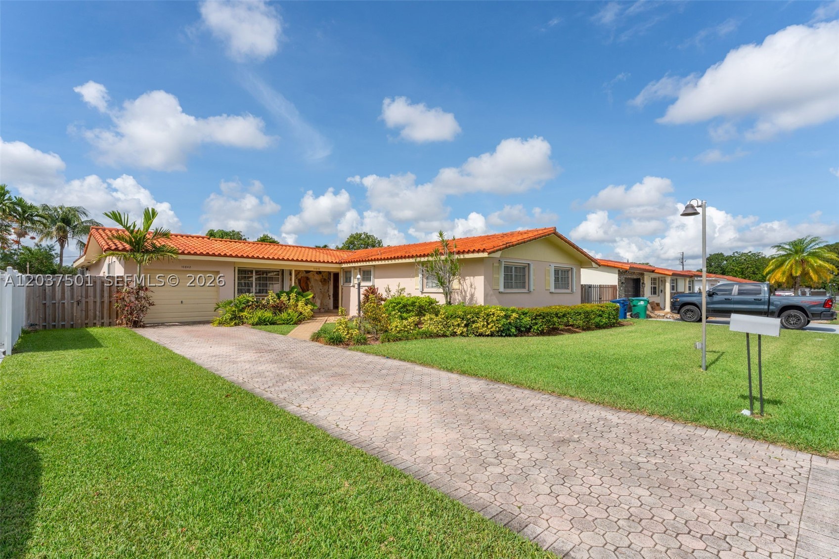 FAIRFIELD MANORS - Residential