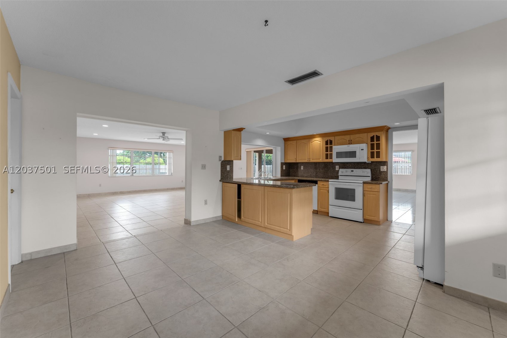 FAIRFIELD MANORS - Residential