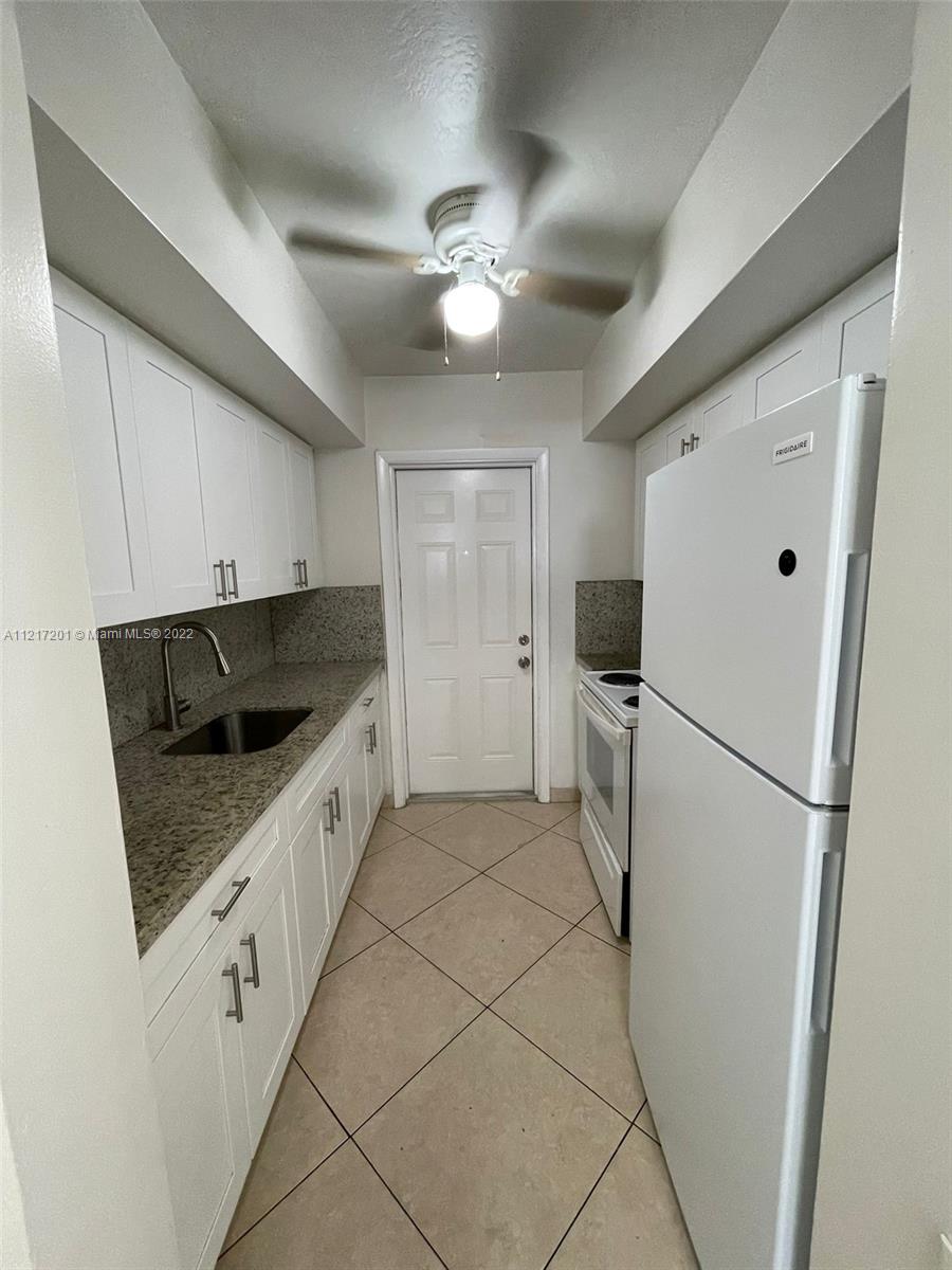 DELL MANOR CONDO - Residential Lease