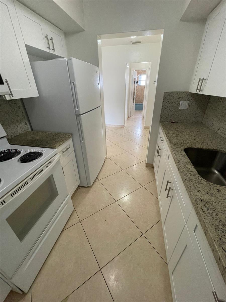 DELL MANOR CONDO - Residential Lease