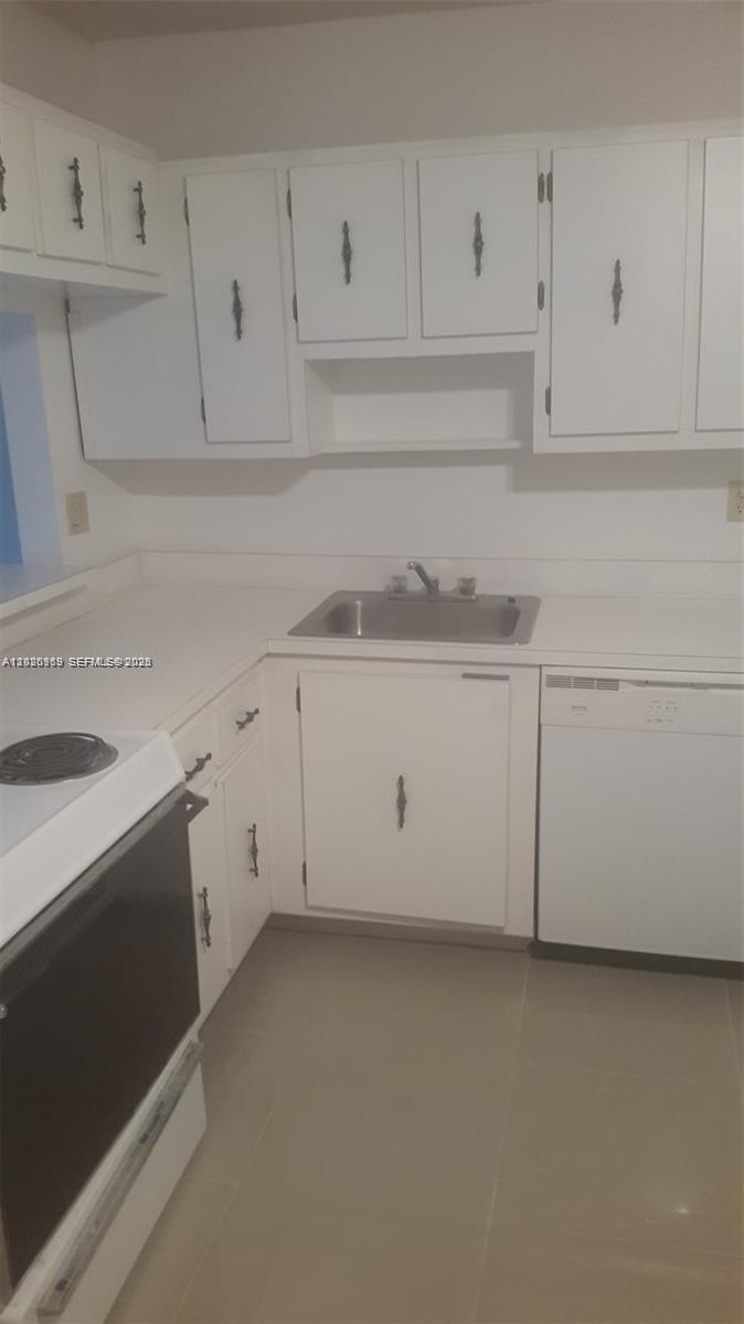HERITAGE CIRCLE CONDO - Residential