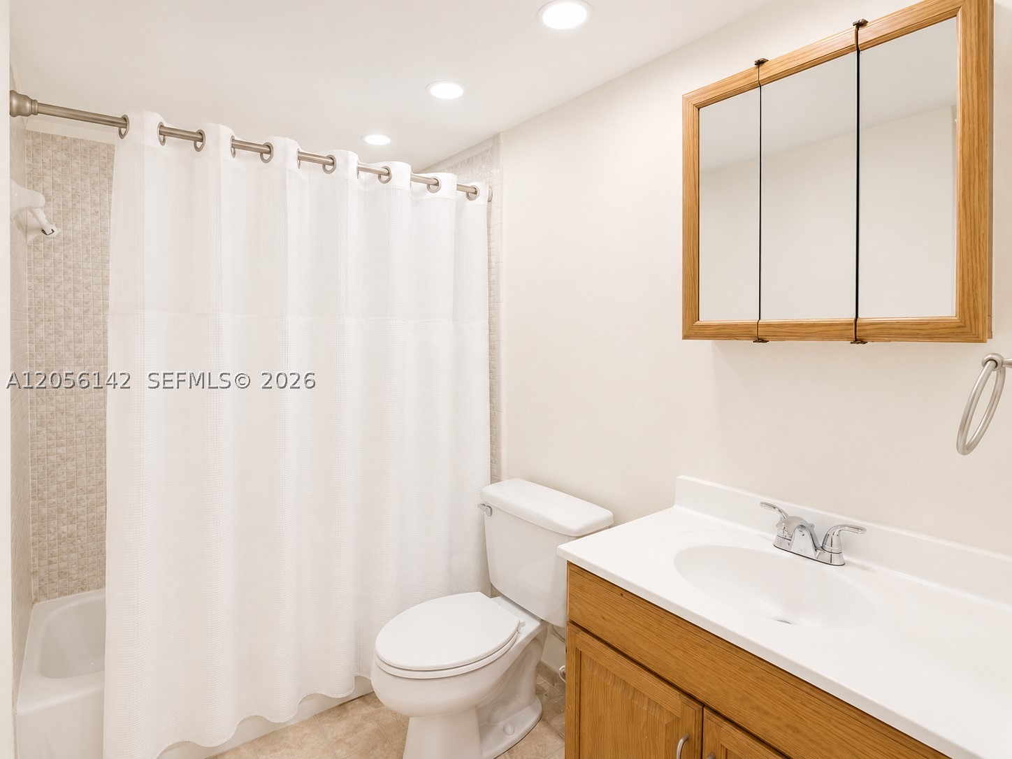 HARBOUR CLUB VILLAS CONDO - Residential Lease