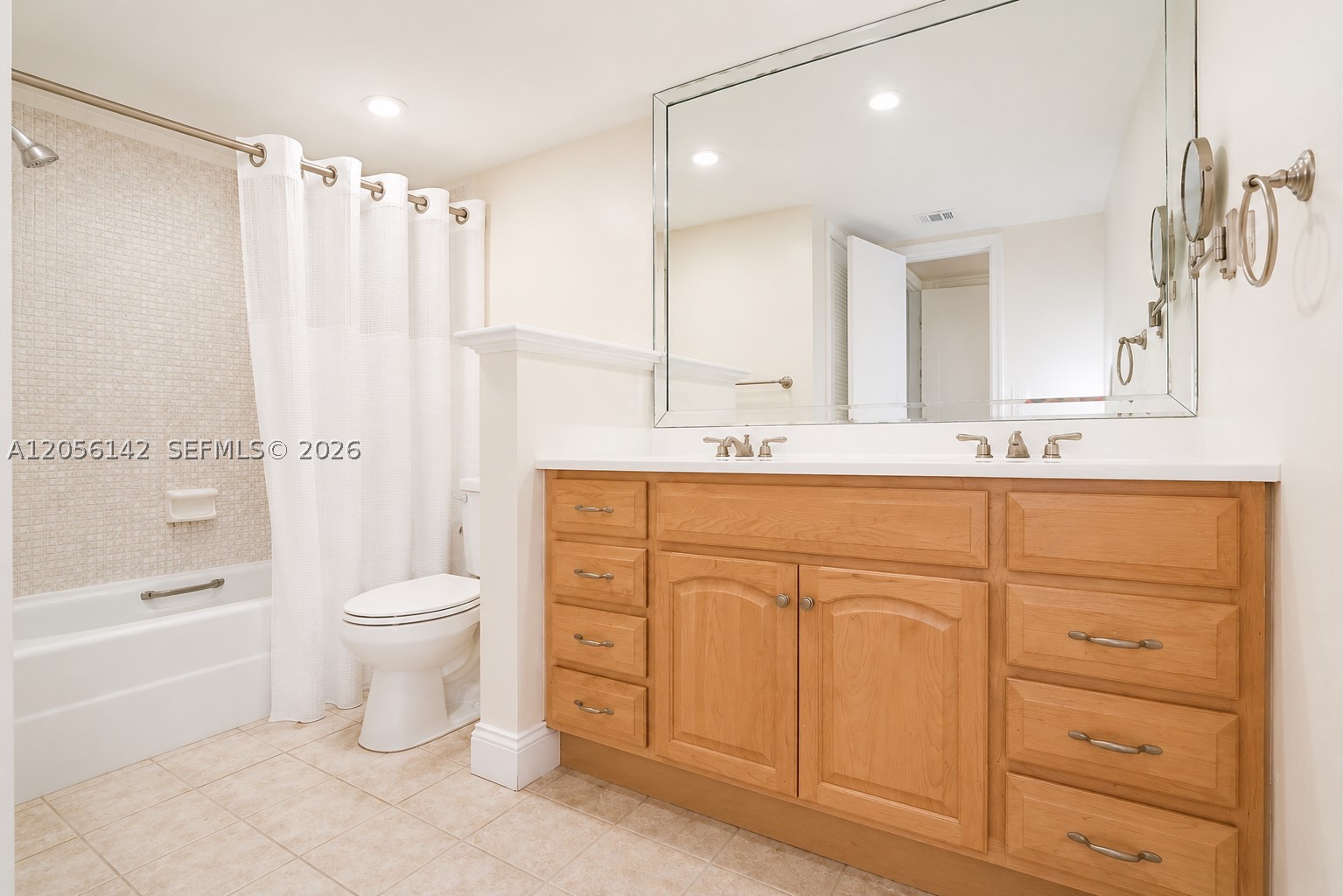 HARBOUR CLUB VILLAS CONDO - Residential Lease