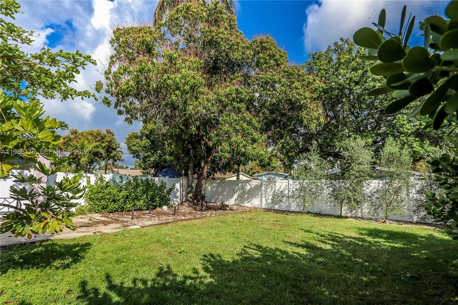 HOLLYWOOD COUNTRY CLUB DI - Residential