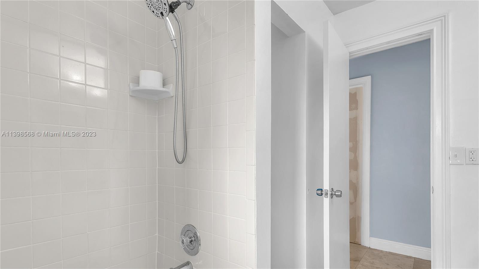 JACARANDA LAKES SECTION T - Residential Lease