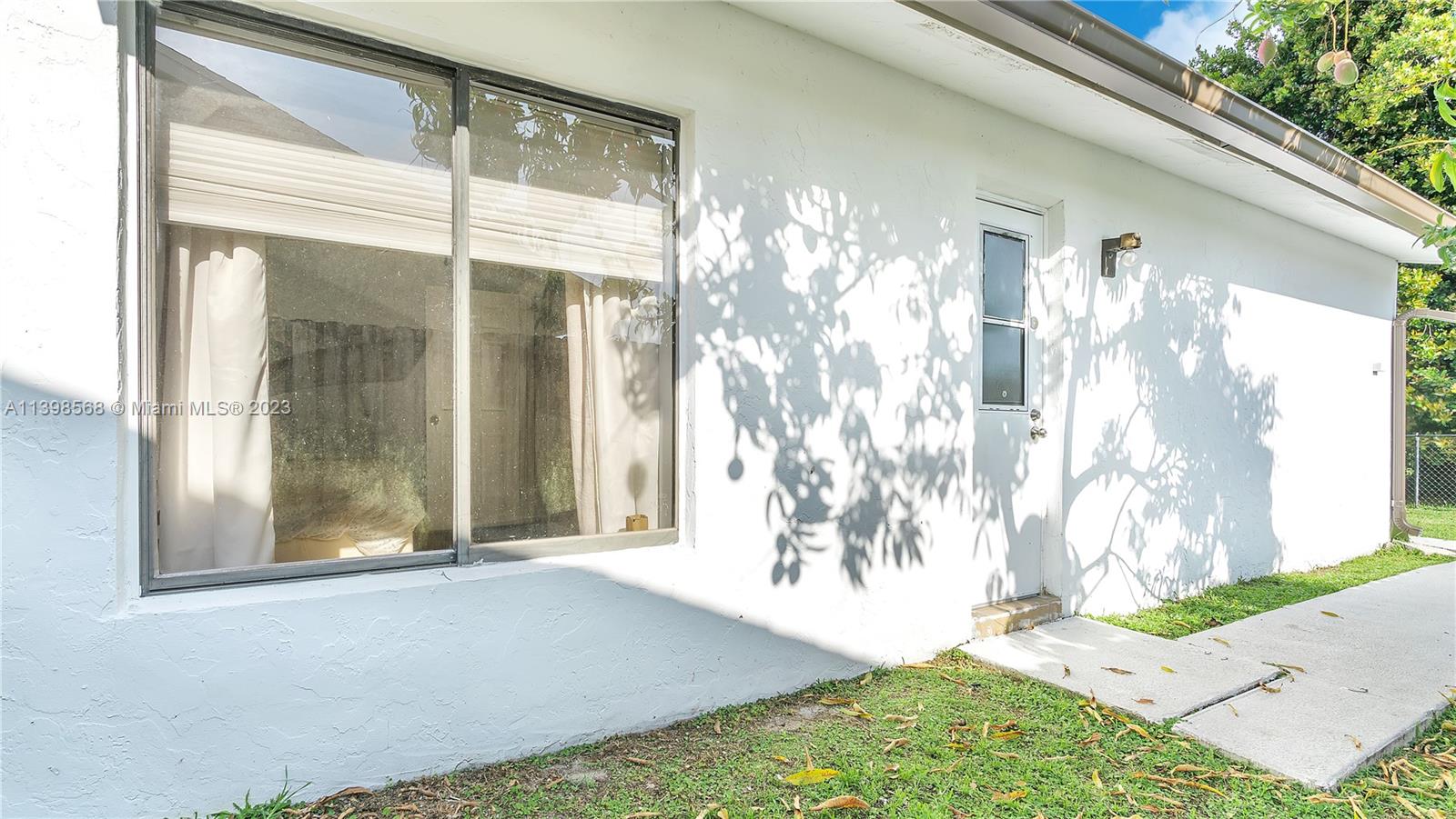 JACARANDA LAKES SECTION T - Residential Lease
