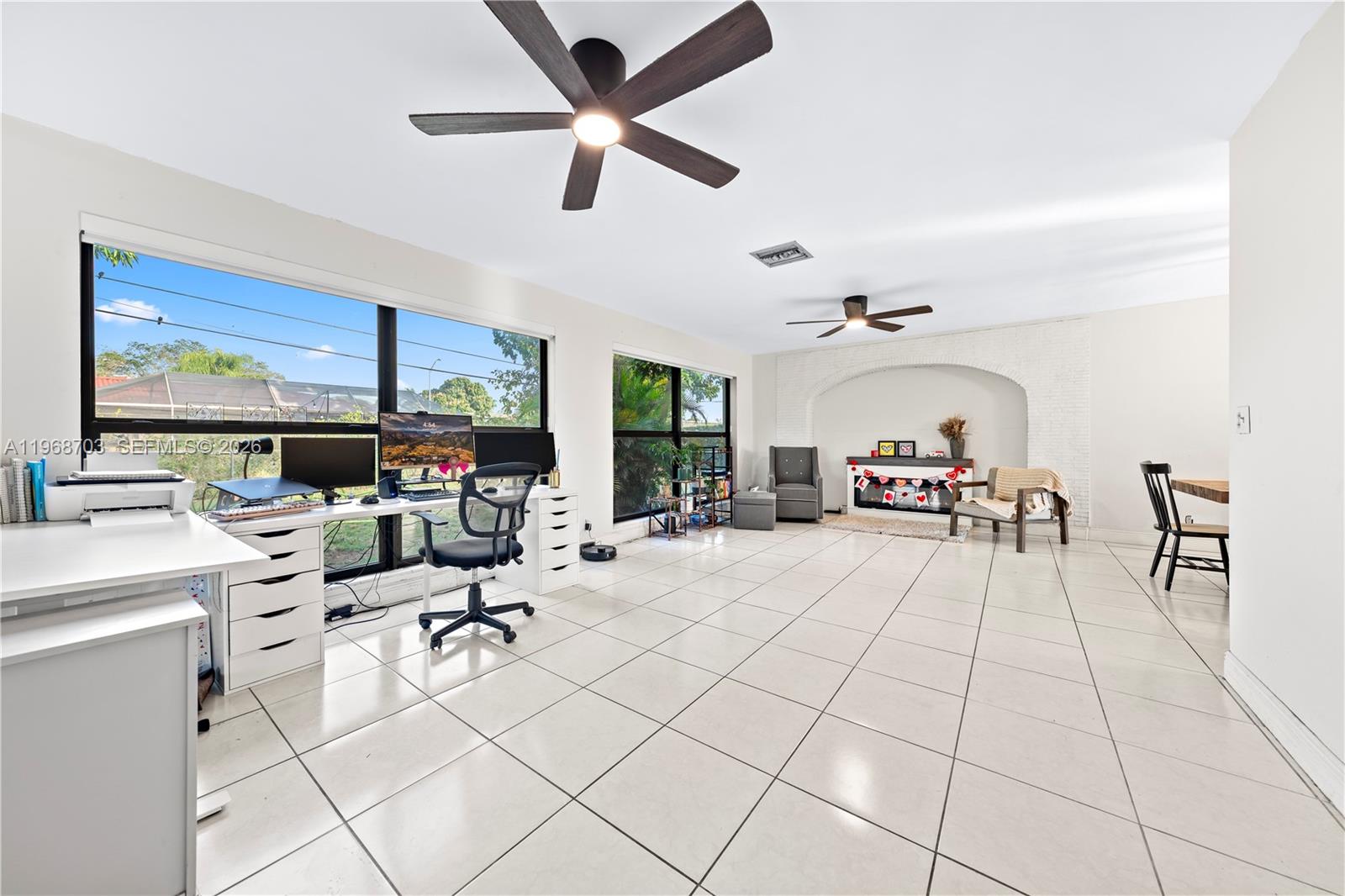 PALM SPRINGS LAKES 5TH AD - Residential