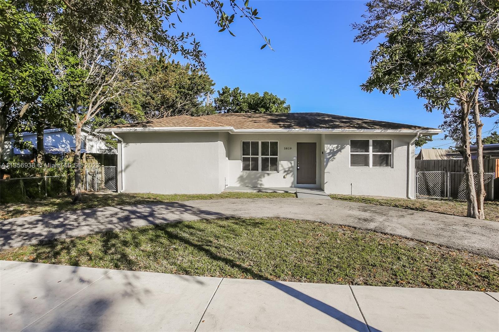 TOWN & COUNTRY ACRES - Residential Lease