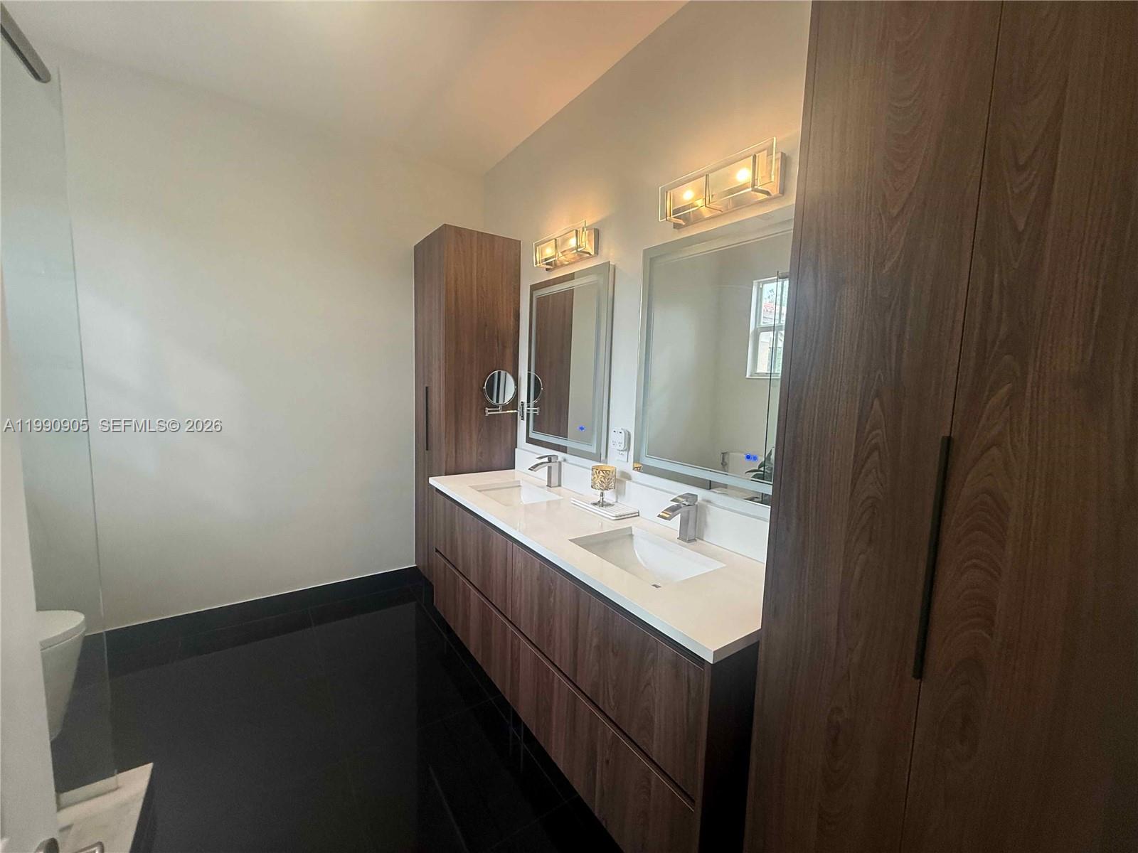 HILLSBORO ASSOCIATES PLAT - Residential