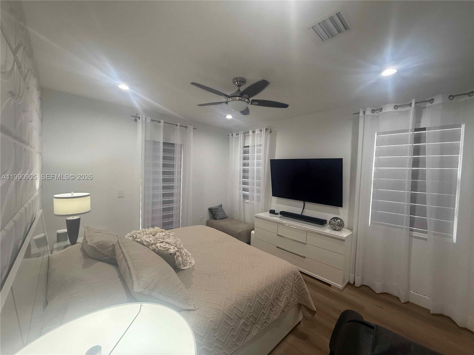 HILLSBORO ASSOCIATES PLAT - Residential
