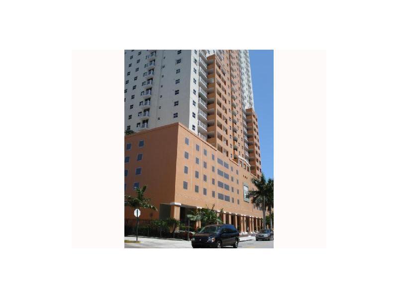 FURNISHED 2 BEDROOM 2 BATHS .  TILE FLOORS IN LIVING AREAS,WOOD FLORRS IN BEDROOMS.  GREAT LOCATION NEXT TO FOUR SEASONS, A SHORT WALK TO MARY BRICKELL VILLAGE, RESTAURANTS, CLUBS ETC...  OWNER PREFERS LONG TERM TENANTS. MINIMUM 6 MONTHS