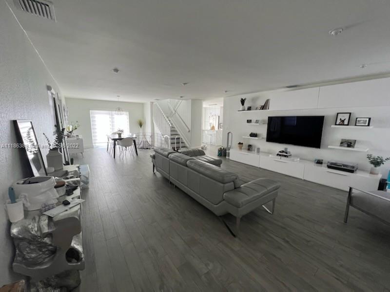 BELLA COLINA CONDO - Residential