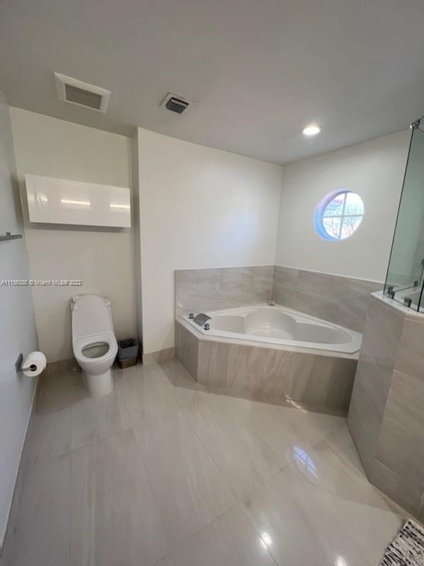 BELLA COLINA CONDO - Residential