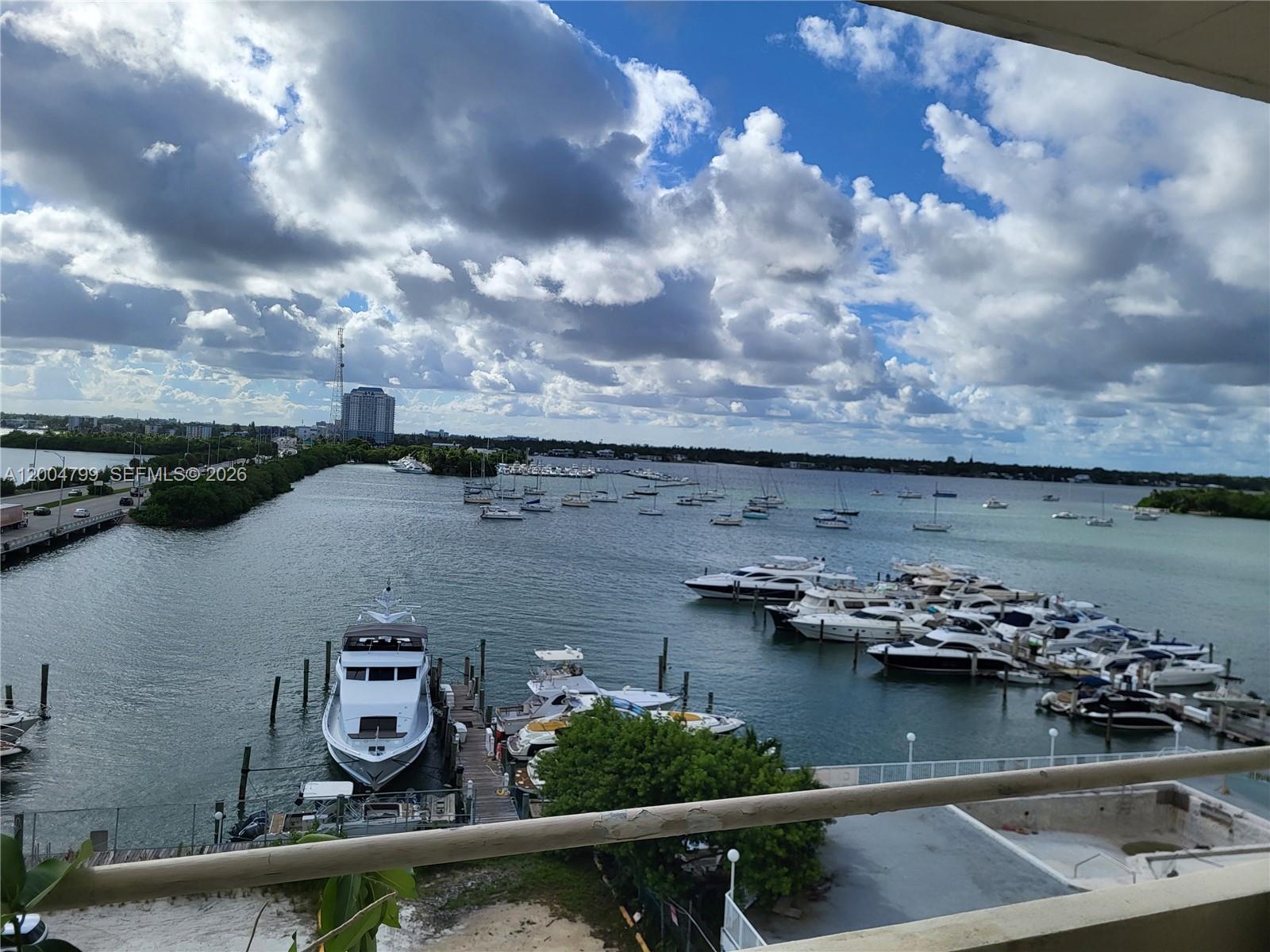 BAYSHORE YACHT & TENNIS C - Residential
