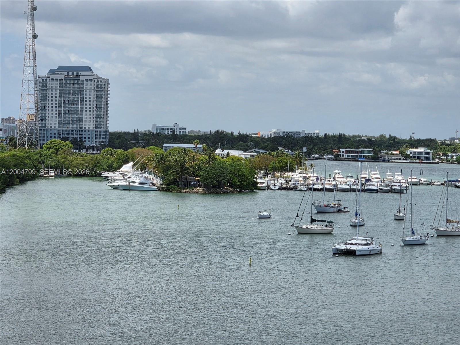 BAYSHORE YACHT & TENNIS C - Residential