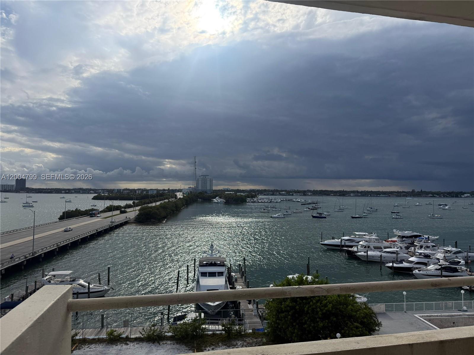 BAYSHORE YACHT & TENNIS C - Residential