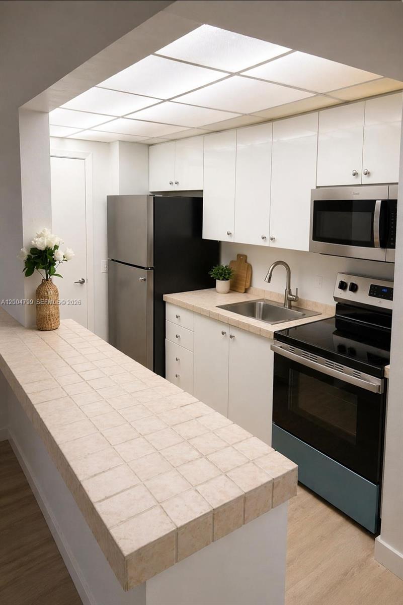 BAYSHORE YACHT & TENNIS C - Residential
