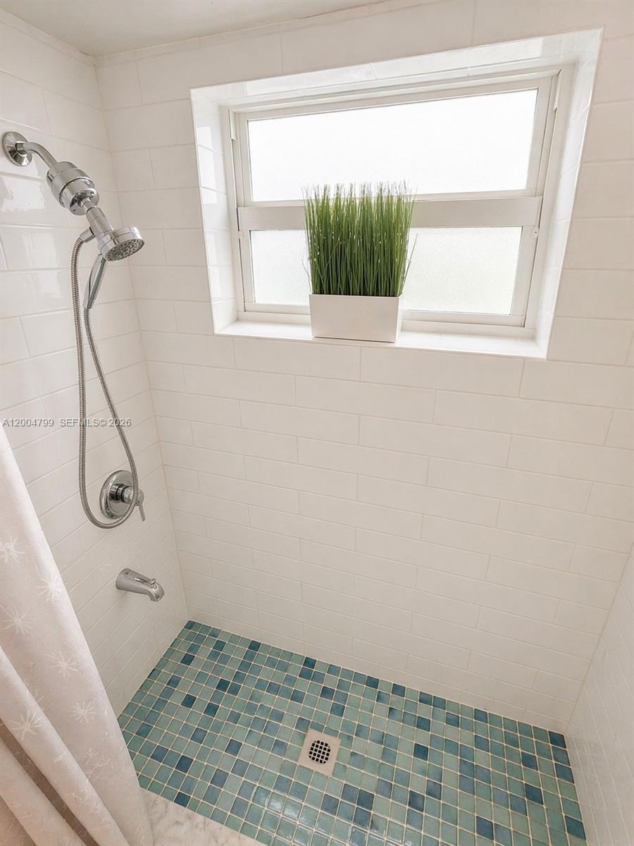 BAYSHORE YACHT & TENNIS C - Residential
